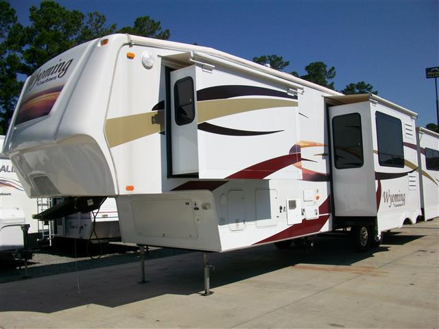 Used 2008 Coachmen Wyoming 338RLQS Fifth Wheel For Sale
